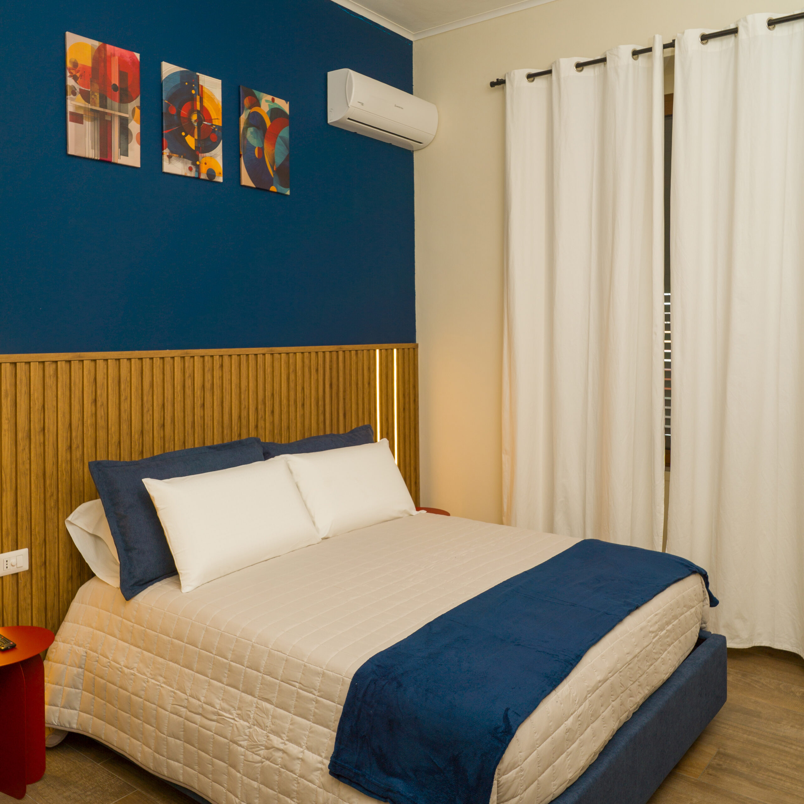 Alloggio Premium B&B Prima Classe Battipaglia con letto e arredi luminosi